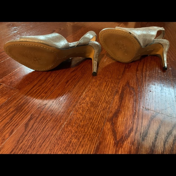 Vince Camuto Crasantha Heels in Metallic Pewter Suede, Size 6.5 - Picture 4 of 5